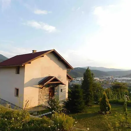 펜션 Cheerful House With Outdoor Fireplace