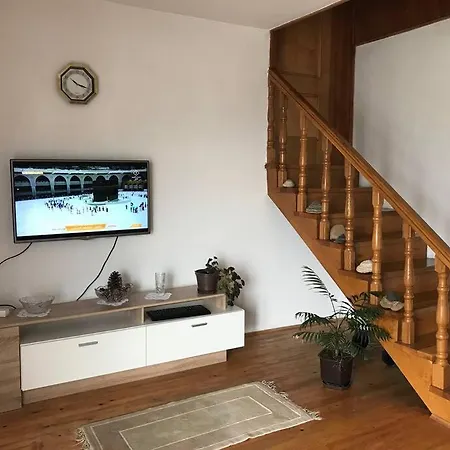 펜션 Cheerful House With Outdoor Fireplace *