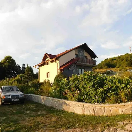 Cheerful House With Outdoor Fireplace 펜션